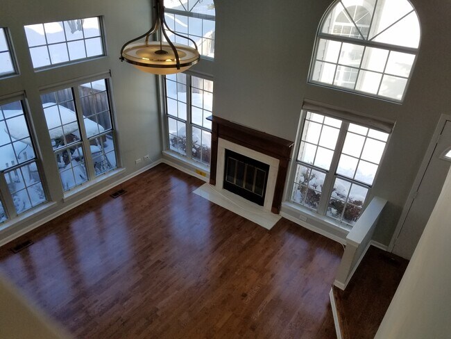 Building Photo - 620 Sturnbridge Ln
