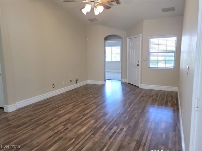 Building Photo - 8610 Little Fox St