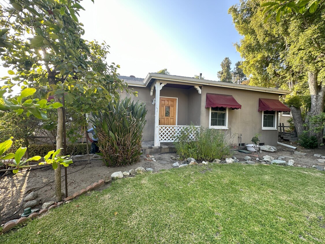 Front Door - 325 Valle Vista Ave