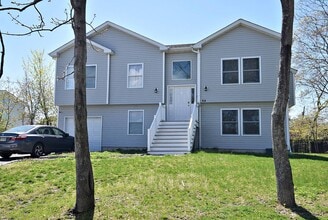 Building Photo - 64 Park Dr
