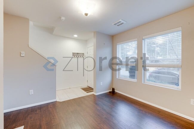 Foto del edificio - 11004 20th Dr SE