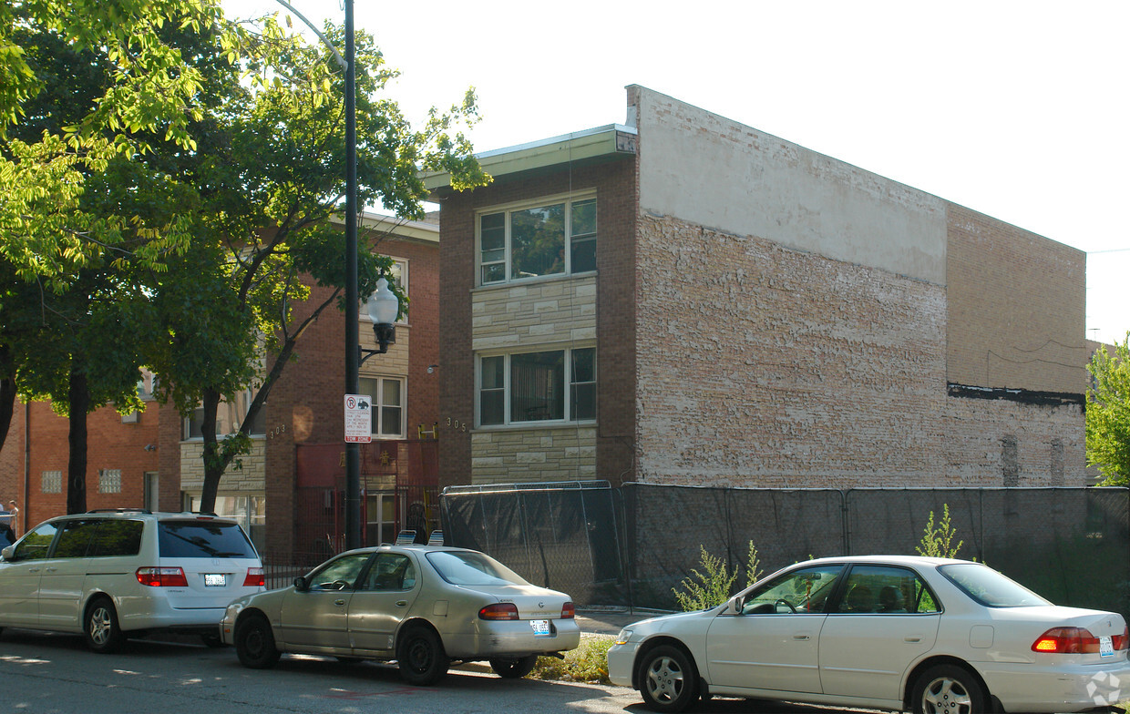 Building Photo - 303-305 W 23rd Pl