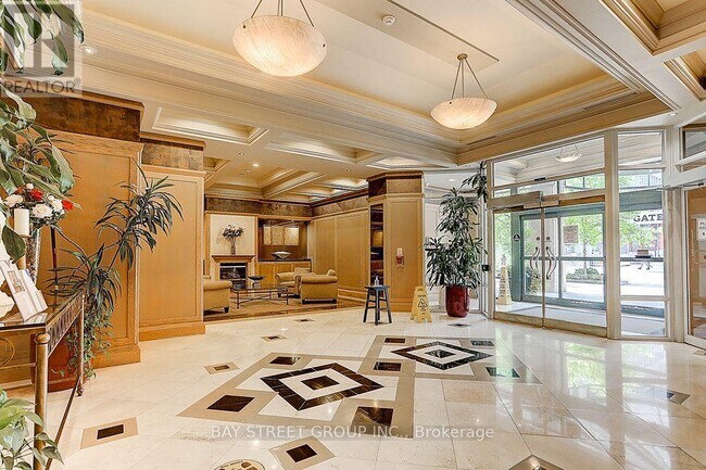 Photo du bâtiment - 909 Bay St.