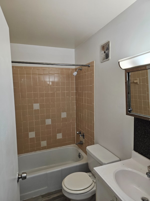 Foto del edificio - 575 Farmington Ave