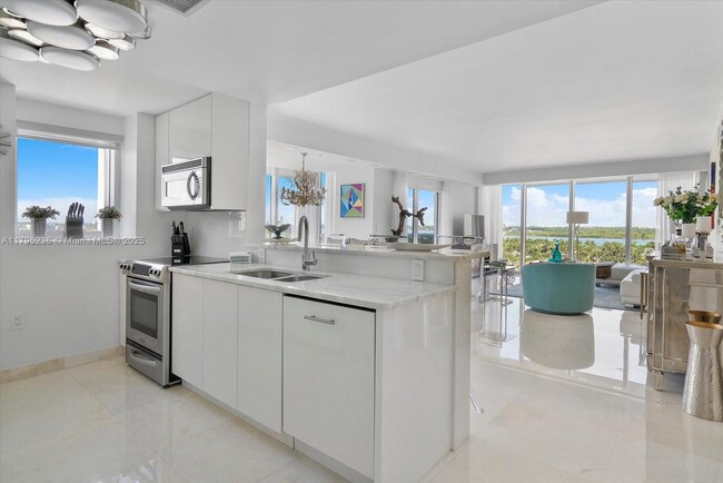 Foto del edificio - 10275 Collins Ave