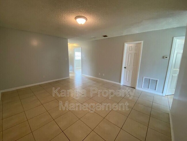 Building Photo - 3208 Louisiana Ave