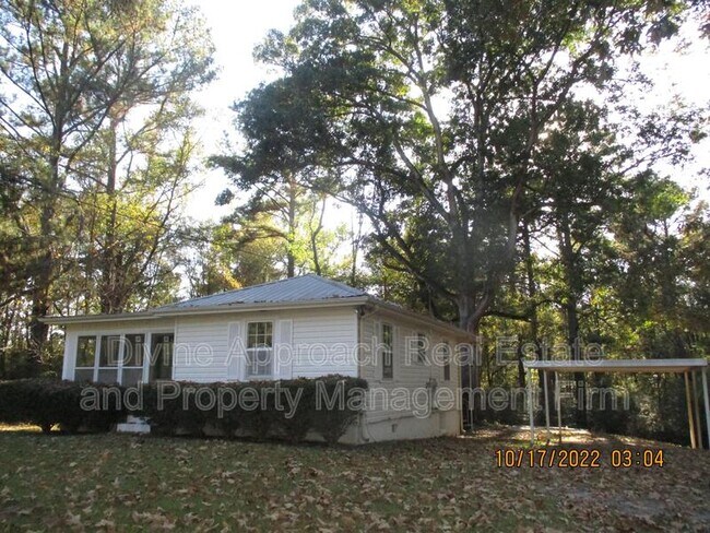Building Photo - 2220 Circle Dr
