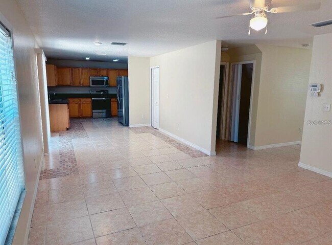 Building Photo - 2013 Ashley Lakes Dr