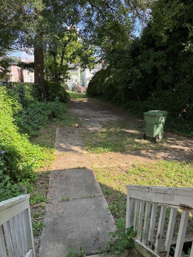 Beautiful two story North side home Availa... - Beautiful two story North side home Availa...