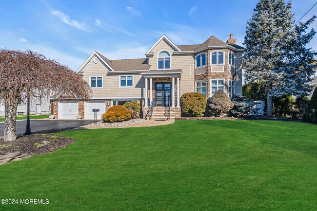 Building Photo - 215 Hollywood Ave