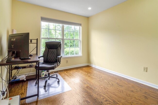 Building Photo - 3302 Eaton Ct