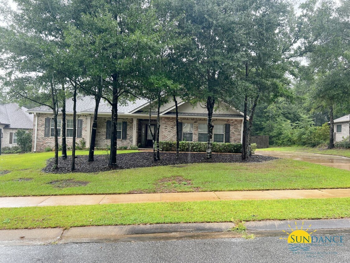 Foto principal - Stunning 4 Bedroom Home in Crestview!