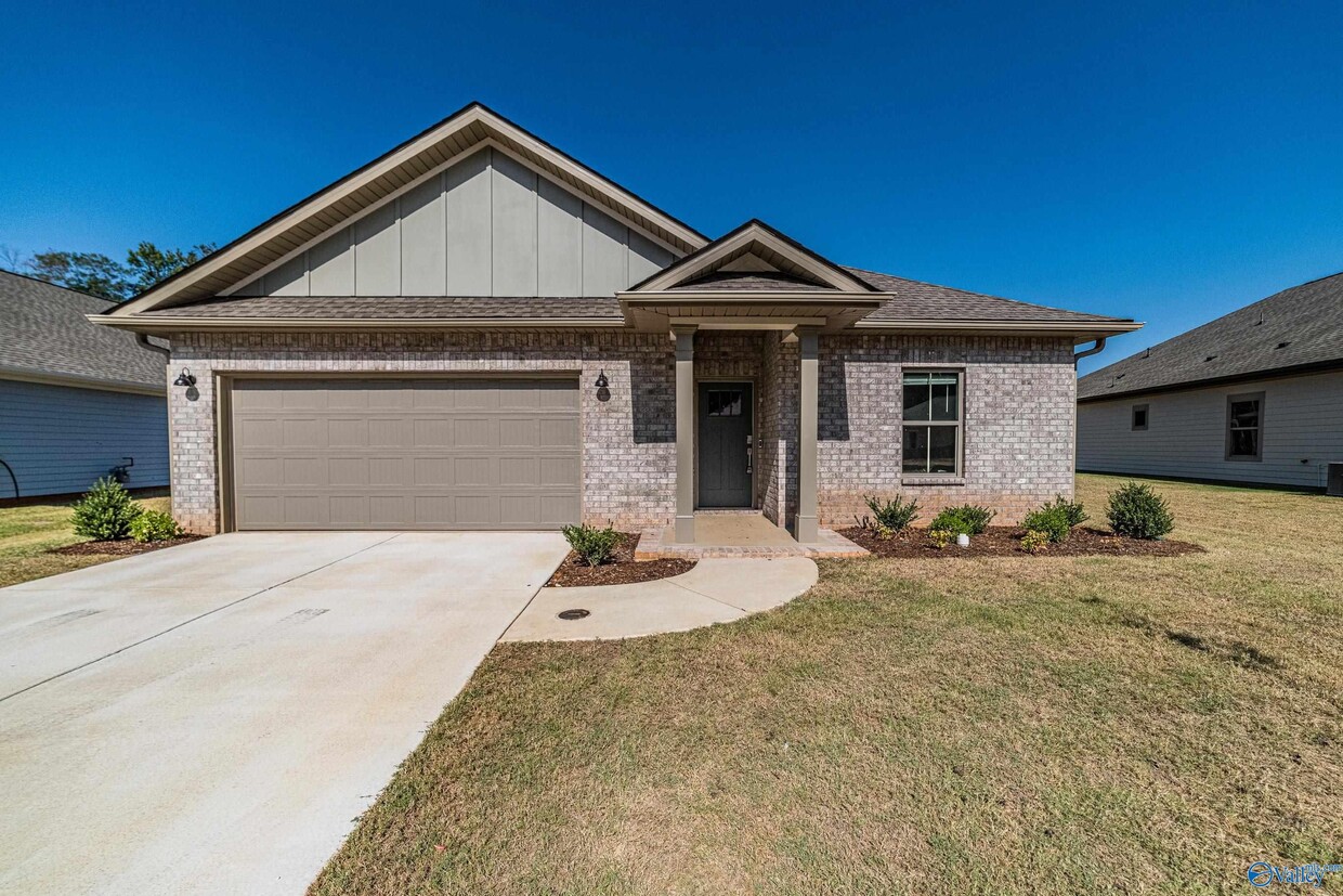 Foto principal - 14976 Greenleaf Dr