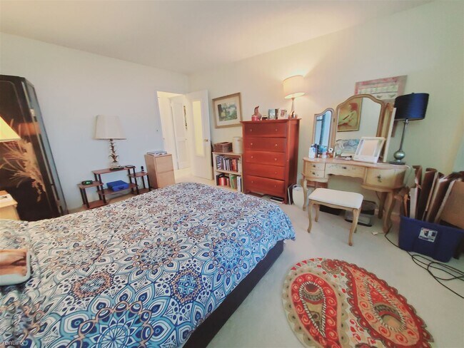 Foto del edificio - 1 br, 1 bath Condo - 44 Strawberry Hill Av...