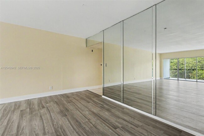 Building Photo - 3250 N Palm Aire Dr