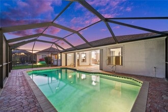 Building Photo - 210 SW 37th Terrace