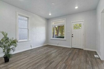 Building Photo - 322 30th St