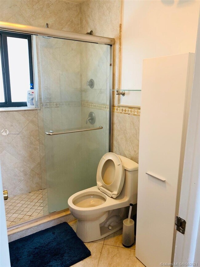 Foto del edificio - 5750 Turin St