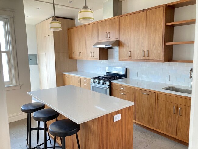 Building Photo - 924 Potrero Ave