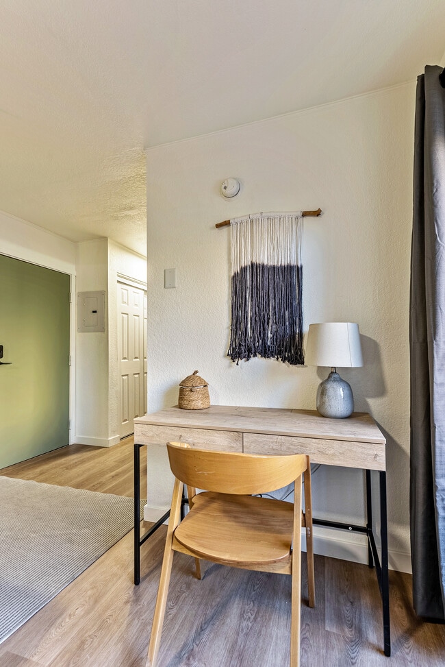 Building Photo - Prospector