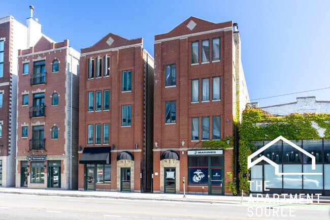 Foto del edificio - 817 N Milwaukee Ave