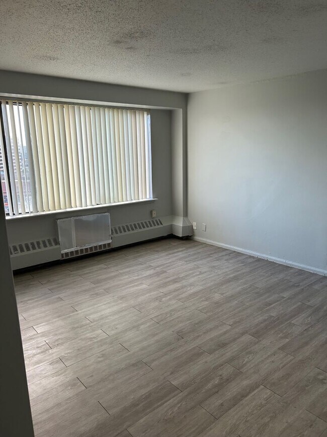 Foto del interior - 600A LLC