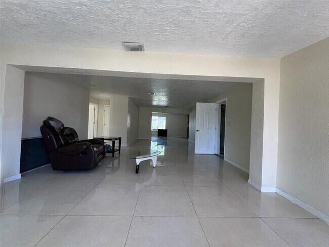 Foto del edificio - 7531 Shalimar St