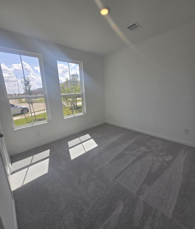 Building Photo - 3053 Avineda Sonoma Dr