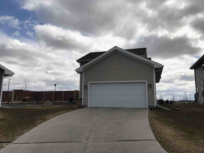 Building Photo - 2820 Blue Aster Blvd
