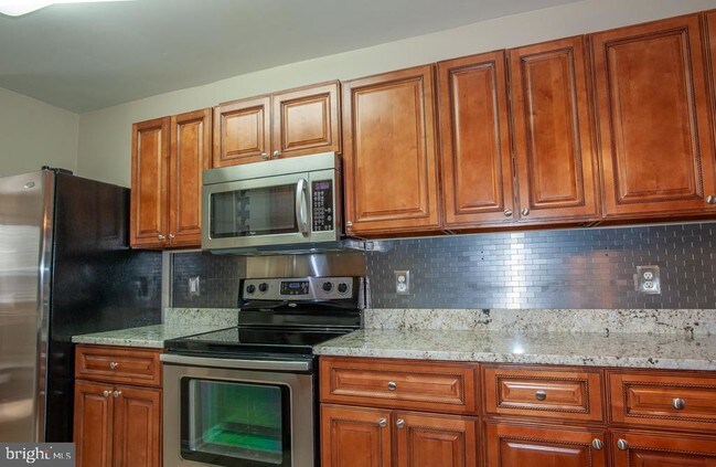 Building Photo - 8214 Stationhouse Ct
