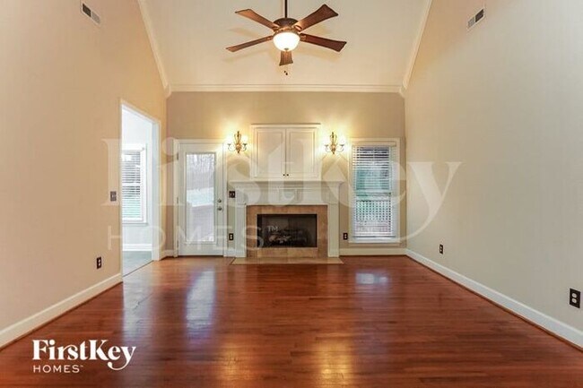 Building Photo - 126 Thoroughbred Ln