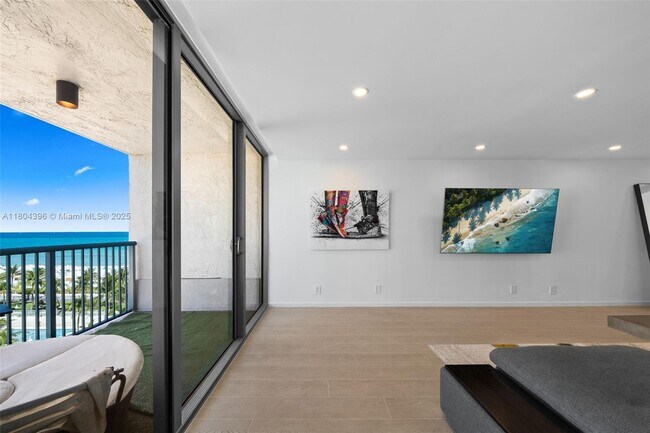 Building Photo - 2655 Collins Ave
