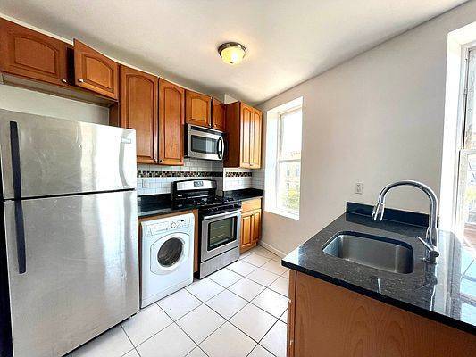 Building Photo - 59-37 Myrtle Ave