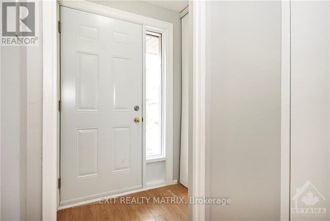 Building Photo - 2988 Fairlea Cres