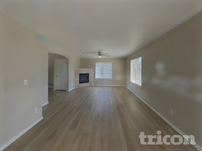 Foto del edificio - 2728 Sierra Springs Dr