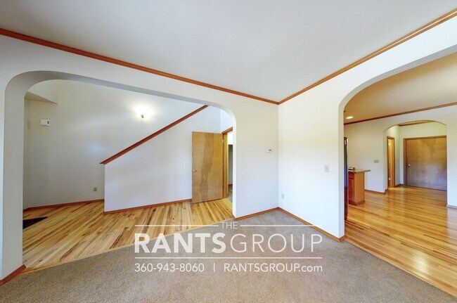 Foto del edificio - Lovely & spacious 3 bd/2.5 bath townhouse ...