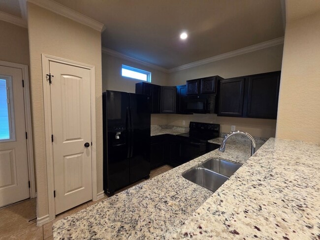 Foto del edificio - 6838 Lakeview Dr.