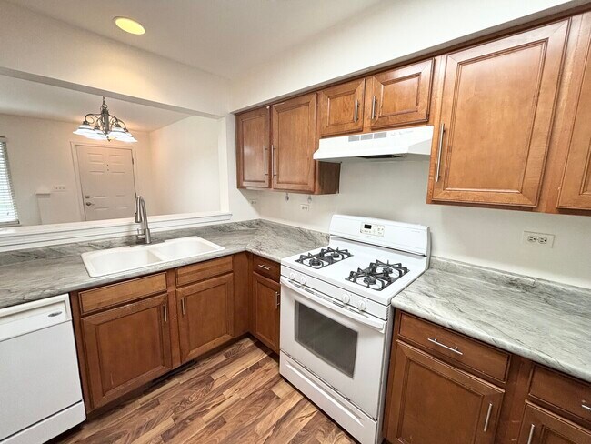 Building Photo - 652 Lincoln Station Dr