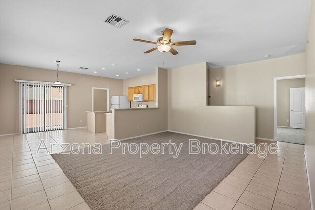 Foto del edificio - 2219 N 92nd Dl