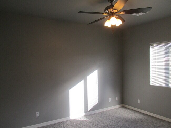 Building Photo - 3356 El Tovar Ave