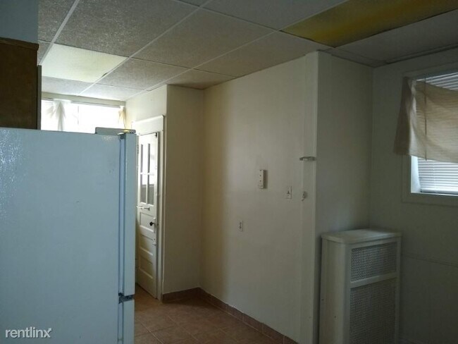Building Photo - 4 br, 2 bath Townhome - 6548 N 18th St