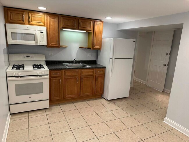 Building Photo - 3055 N Nordica Ave