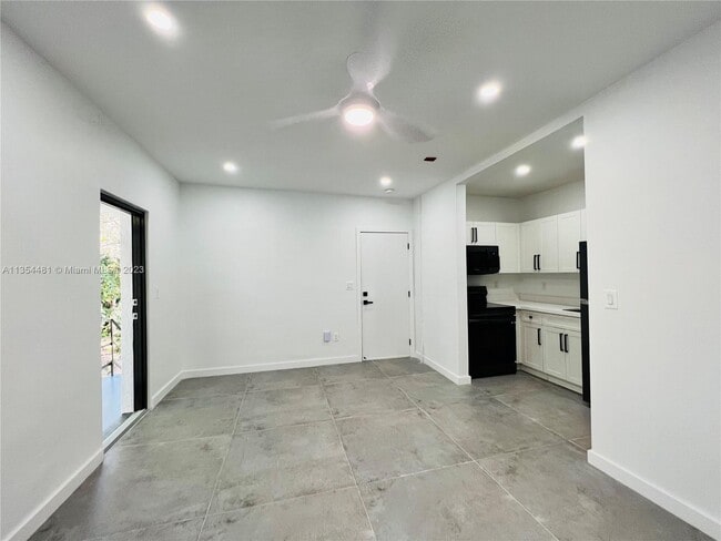 Building Photo - 5541 NW Miami Ct
