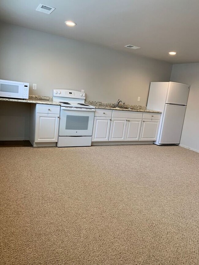 Building Photo - Newer 2 bed, 1 bath Apartment