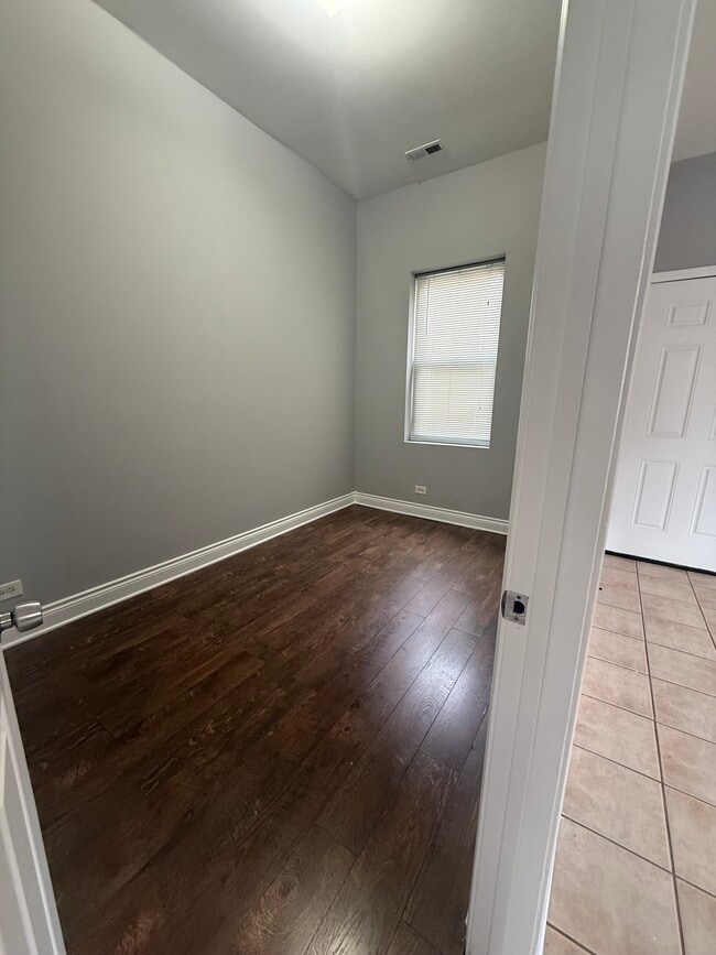 Bedroom 1 - 930 W 35th Pl