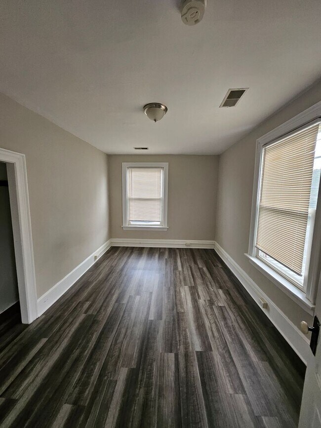 Foto del edificio - 202 W Howard St