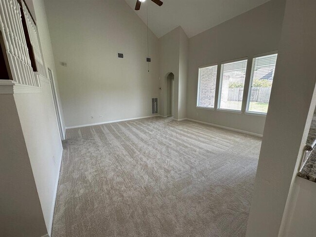 Building Photo - 5015 Shadow Breeze Ln