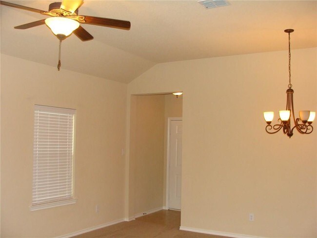 Foto del edificio - 2404 Wood River Pkwy