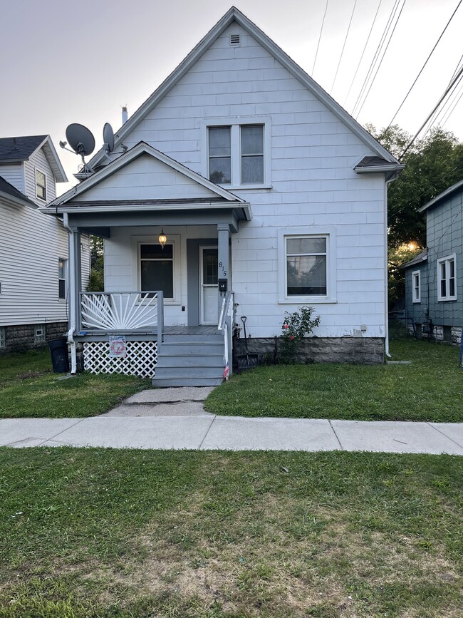 Building Photo - 815 11th St