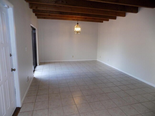 Building Photo - 1534 Shaker Cir